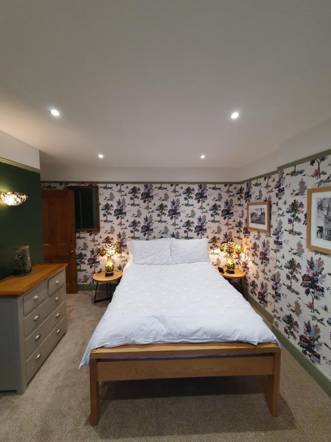 The Lodge Stanwell Eksteriør bilde
