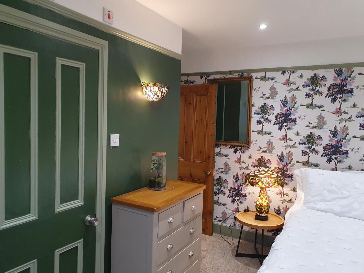 The Lodge Stanwell Eksteriør bilde